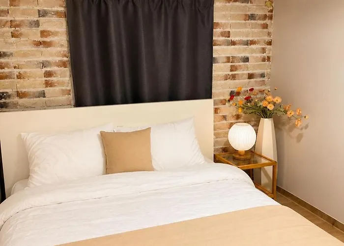 10 Minutes From Hongik Station Апартаменты
