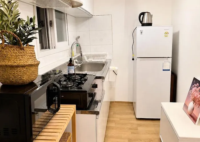 Апартаменты 10 Minutes From Hongik Station Сеул